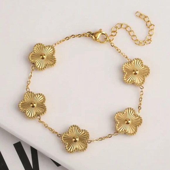 Jewelry - LALA JEWELRY Flower Bracelet